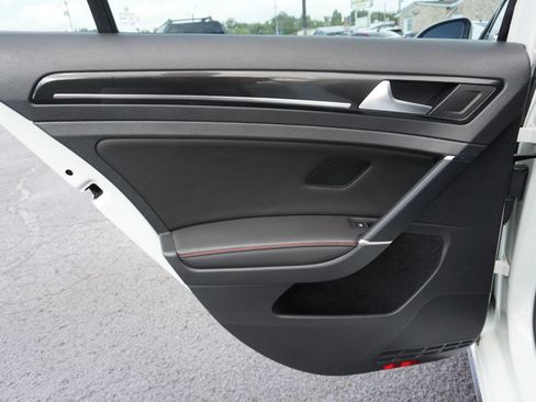 Used 2017 Volkswagen GTI SE FWD image 24