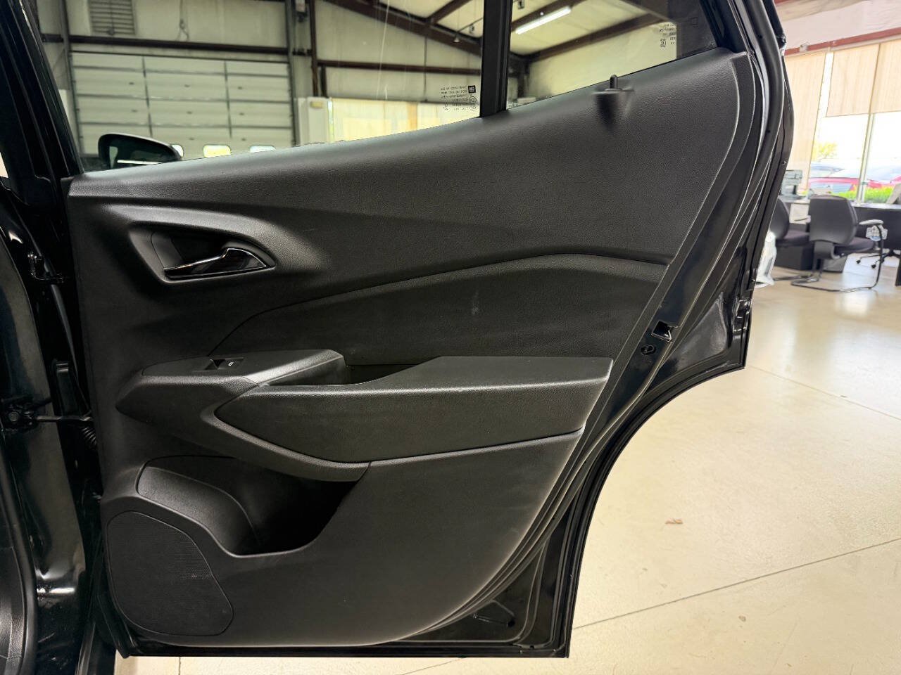 Used 2025 Chevrolet Trax RS w/ Sunroof Package FWD image 13