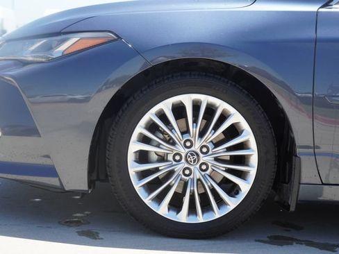 Used 2020 Toyota Avalon Limited w/ Advanced Safety Package FWD image 5