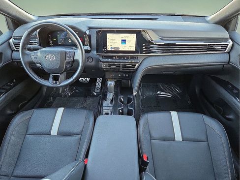 Used 2025 Toyota Camry SE image 18