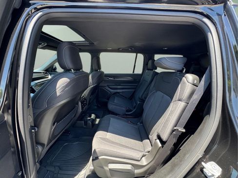 Used 2025 Jeep Grand Cherokee L Laredo RWD image 11