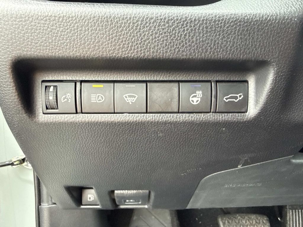 Used 2020 Toyota RAV4 XLE w/ Convenience Package AWD/4WD image 31