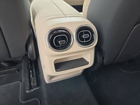 Used 2023 Mercedes-Benz GLC 300 image 16