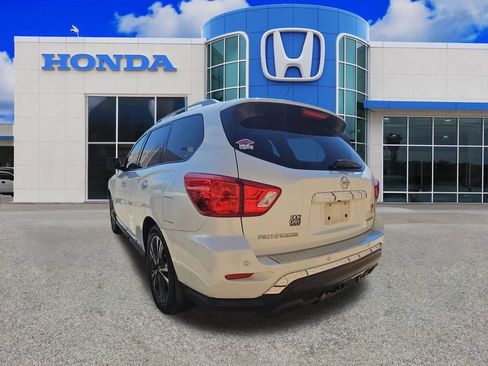 Used 2018 Nissan Pathfinder Platinum FWD image 5