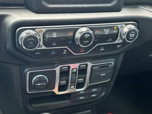 Used 2023 Jeep Wrangler Unlimited AWD/4WD image 18