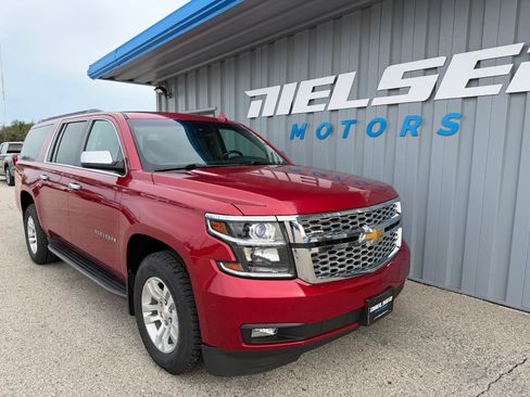 Used 2015 Chevrolet Suburban LT w/ Luxury Package AWD/4WD image 4