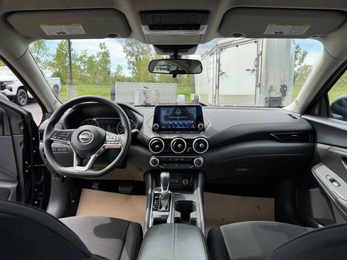 Used 2025 Nissan Sentra SV FWD image 20