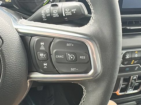 Used 2025 Jeep Wrangler Unlimited Sahara w/ Safety Group AWD/4WD image 19