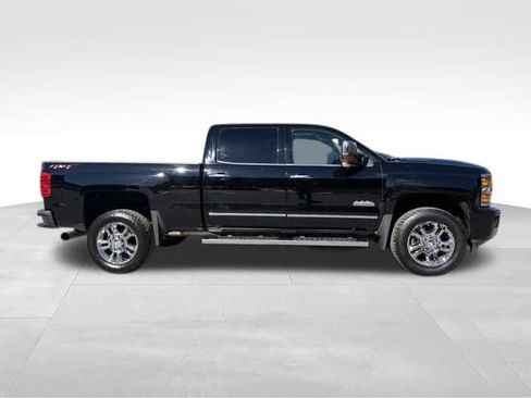 Used 2019 Chevrolet Silverado 2500 High Country w/ Duramax Plus Package image 2