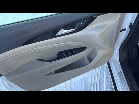 Used 2018 Buick Regal Essence w/ Driver Confidence Package #1 image 7