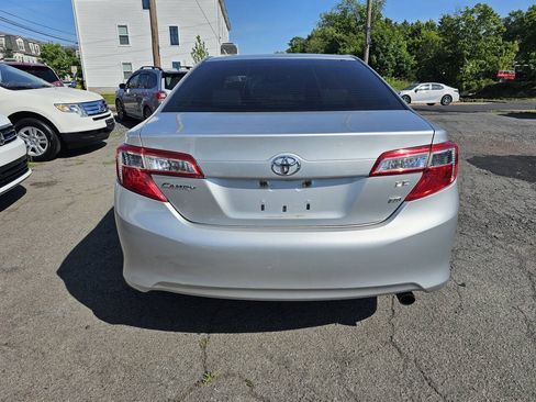 Used 2012 Toyota Camry LE FWD image 4