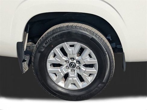 Used 2023 Nissan Frontier SV w/ SV Convenience Package image 11