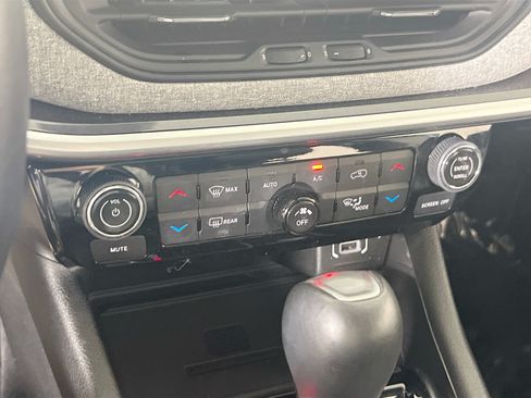 Used 2022 Jeep Compass Latitude w/ Sun and Sound Group AWD/4WD image 15