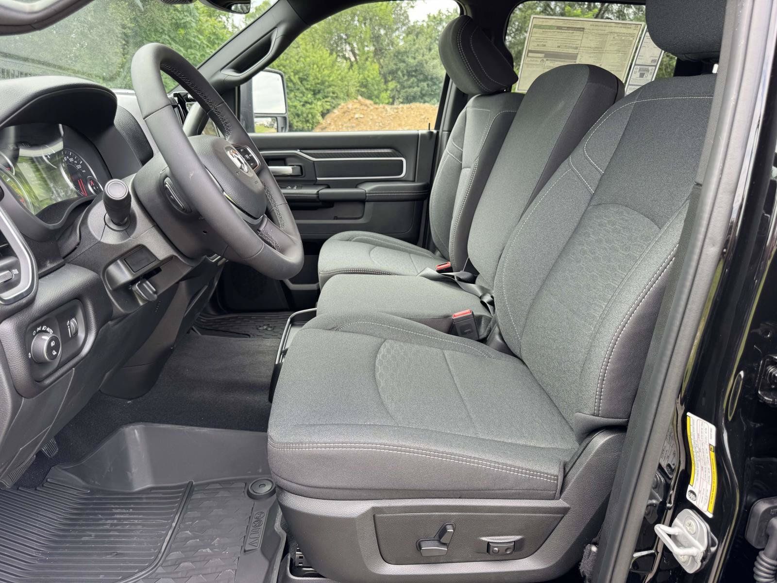 New 2025 RAM 2500 Big Horn AWD/4WD image 21