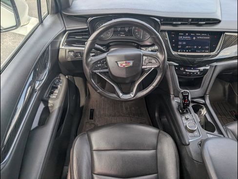 Used 2021 Cadillac XT6 Premium Luxury image 10