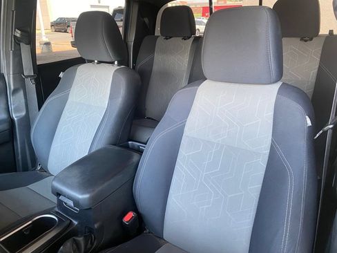 Used 2021 Toyota Tacoma TRD Off-Road w/ Technology Package AWD/4WD image 11