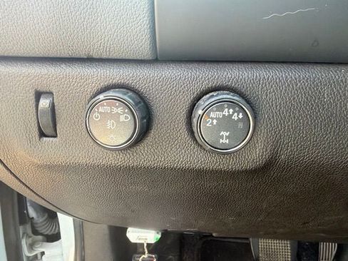 Used 2022 Chevrolet Colorado Z71 AWD/4WD image 6