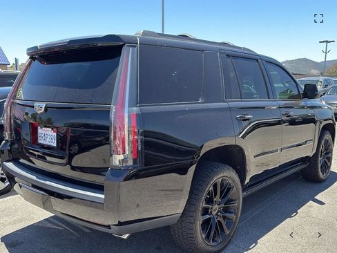 Used 2019 Cadillac Escalade Platinum AWD/4WD image 4