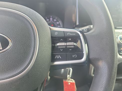 Used 2021 Kia Sorento LX FWD image 25