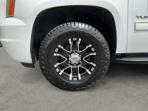 Used 2014 GMC Yukon SLT AWD/4WD image 9