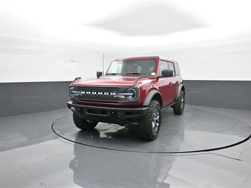 New 2025 Ford Bronco Badlands image 3