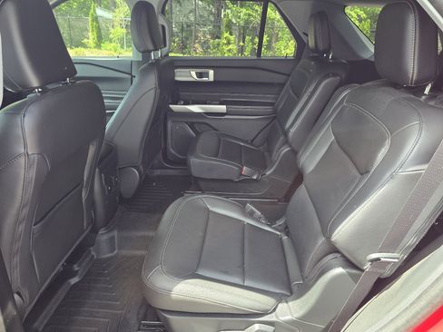 Used 2024 Ford Explorer XLT w/ Equipment Group 202A RWD image 12