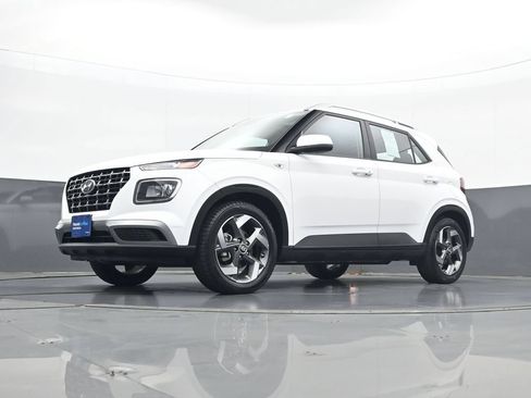 Certified 2024 Hyundai Venue SEL FWD image 21
