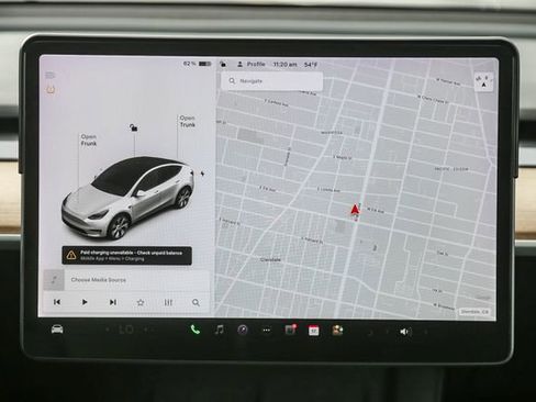 Used 2021 Tesla Model Y Long Range image 14