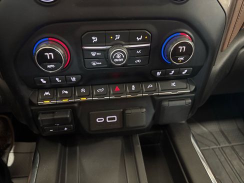 Used 2021 Chevrolet Silverado 1500 High Country w/ Technology Package image 22