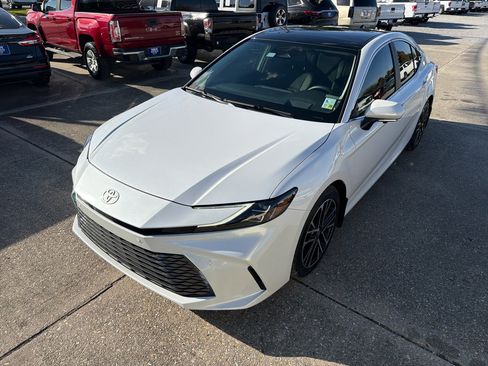 Used 2025 Toyota Camry XLE image 13