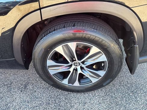 Used 2020 Toyota Highlander XLE image 44