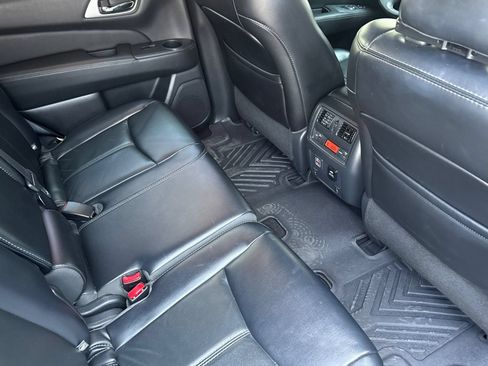 Used 2018 Nissan Pathfinder SL w/ Midnight Edition Package AWD/4WD image 18