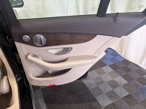 Used 2015 Mercedes-Benz C 300 4MATIC Sedan image 9
