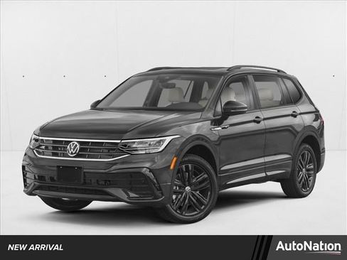 Used 2023 Volkswagen Tiguan SE R-Line image 1