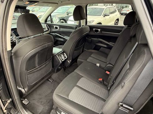 Used 2025 Kia Sorento LX FWD image 15