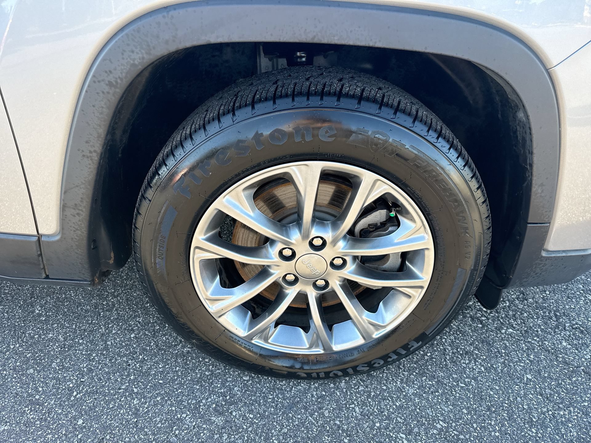 Used 2019 Jeep Cherokee Latitude Plus FWD image 30