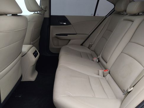 Used 2016 Honda Accord Touring image 18