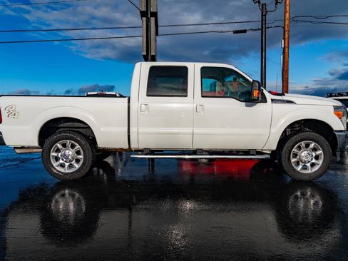 Used 2014 Ford F250 Lariat w/ Lariat Interior Package image 9