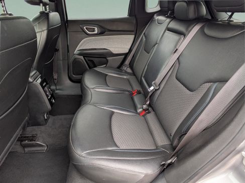 Used 2024 Jeep Compass Latitude AWD/4WD image 9