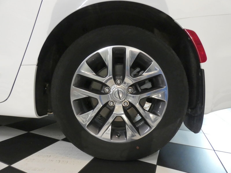 Used 2025 Chrysler Pacifica Pinnacle FWD image 7