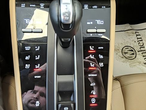 Used 2022 Porsche Macan image 22