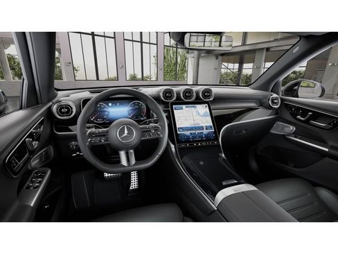 Used 2023 Mercedes-Benz GLC 300 4MATIC image 3