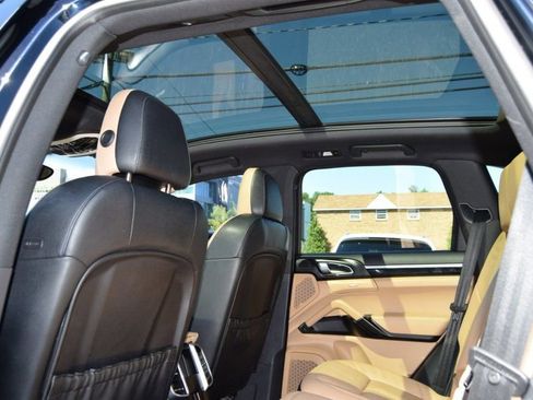 Used 2016 Porsche Cayenne AWD/4WD image 32