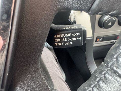 Used 2010 Dodge Avenger R/T image 17