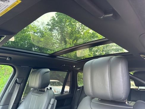 Used 2020 Land Rover Range Rover Long Wheelbase HSE image 21