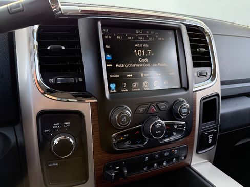 Used 2015 RAM 2500 Laramie w/ Black Appearance Group AWD/4WD image 46