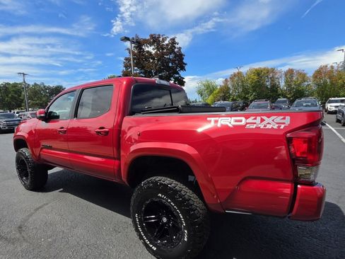 Used 2017 Toyota Tacoma TRD Sport w/ Tow Package (A/T) AWD/4WD image 8