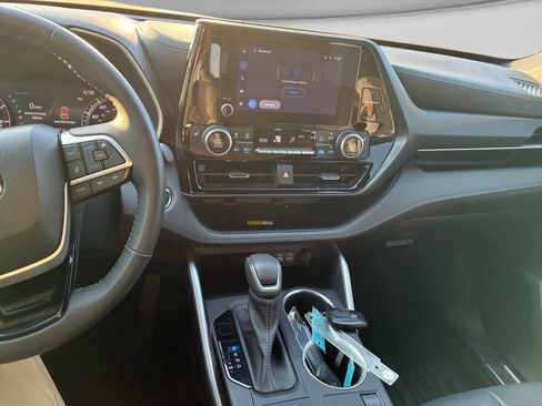 Used 2023 Toyota Highlander XSE FWD image 17