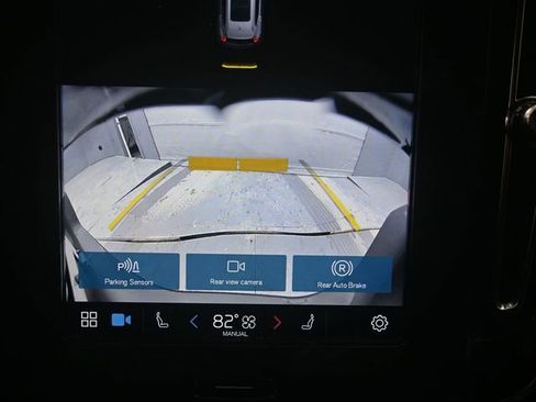 Used 2024 Volvo XC40 B5 Core image 18