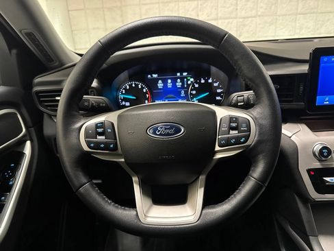 Used 2023 Ford Explorer XLT AWD/4WD image 14